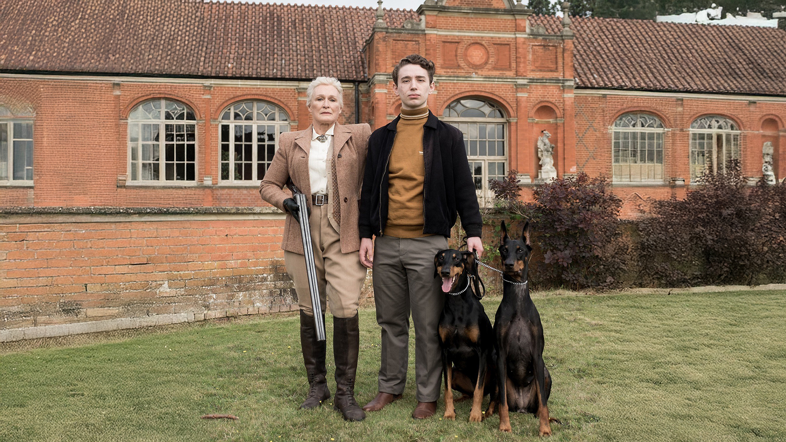 Cineco-Crooked-House