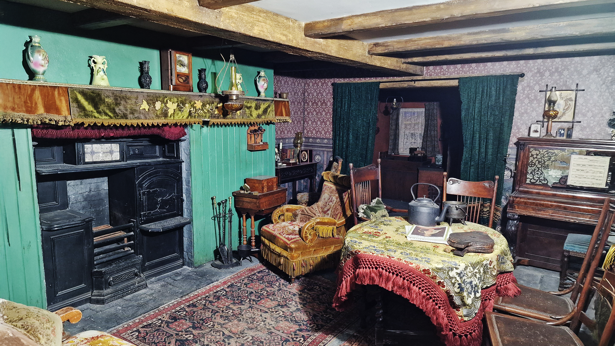 Cineco-Wicked-Little-Letters-1