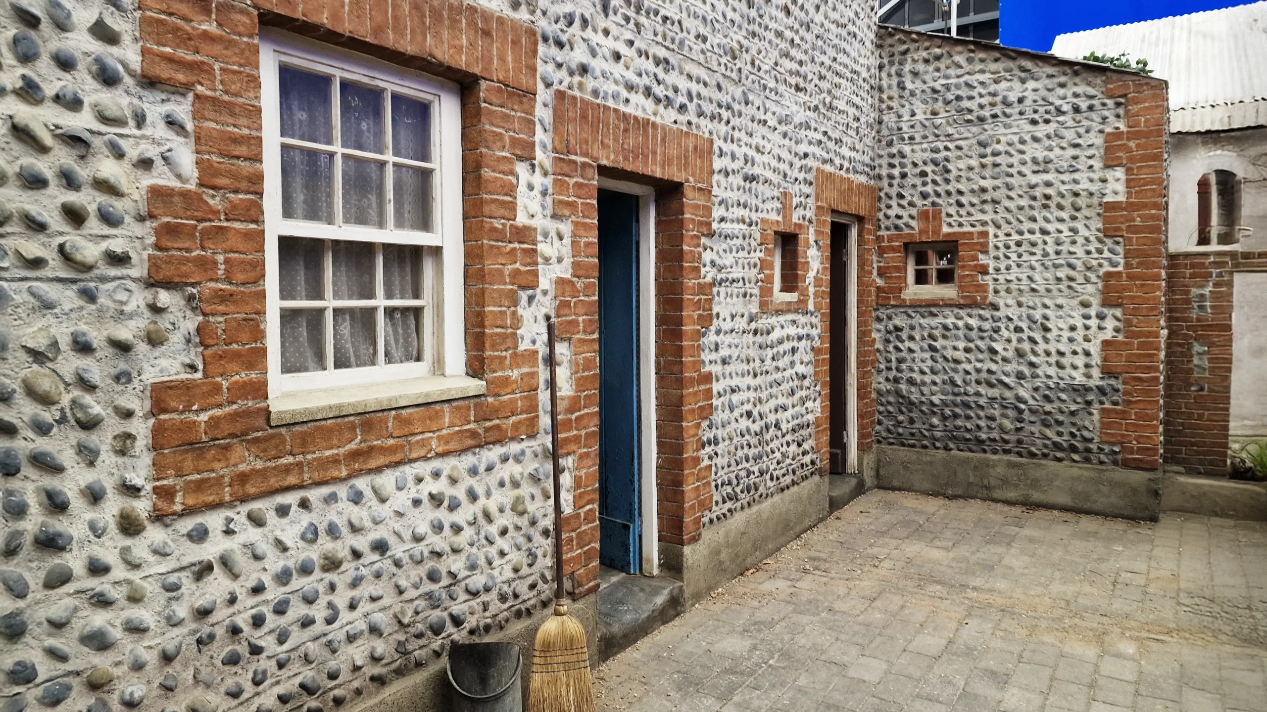 Cineco-Wicked-Little-Letters-7